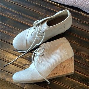 Tom’s Wedge booties